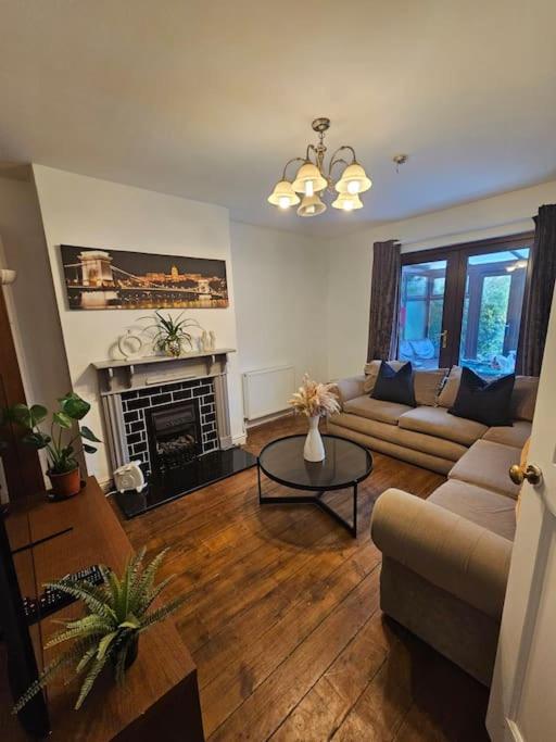 Quiet Family Home Tettenhall Exterior photo